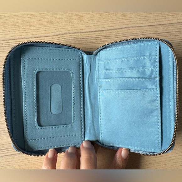 EUC Disney Loungefly Winnie the Pooh Christmas Wallet - Picture 3 of 3